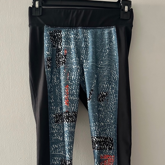 Women's Heat Gear Compression Cropped Leggings - Picture 1 of 3